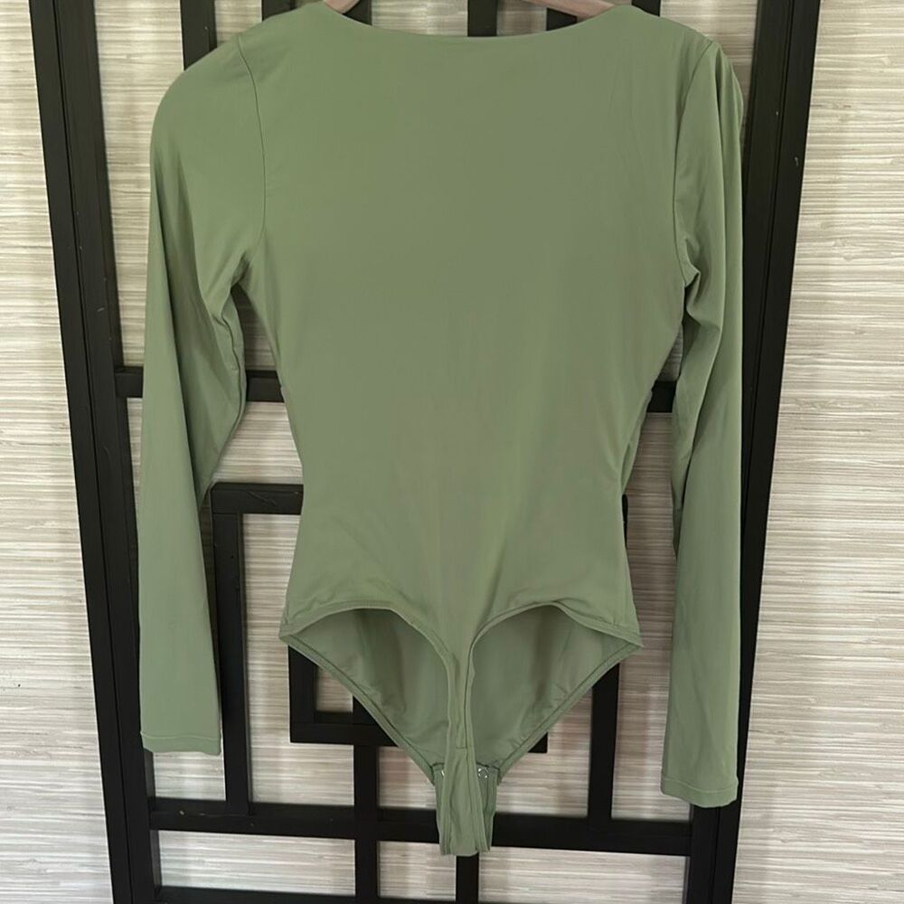 NWT Popilush light green long sleeve sweetheart neck line bodysuit low cut luxur - Picture 5 of 5